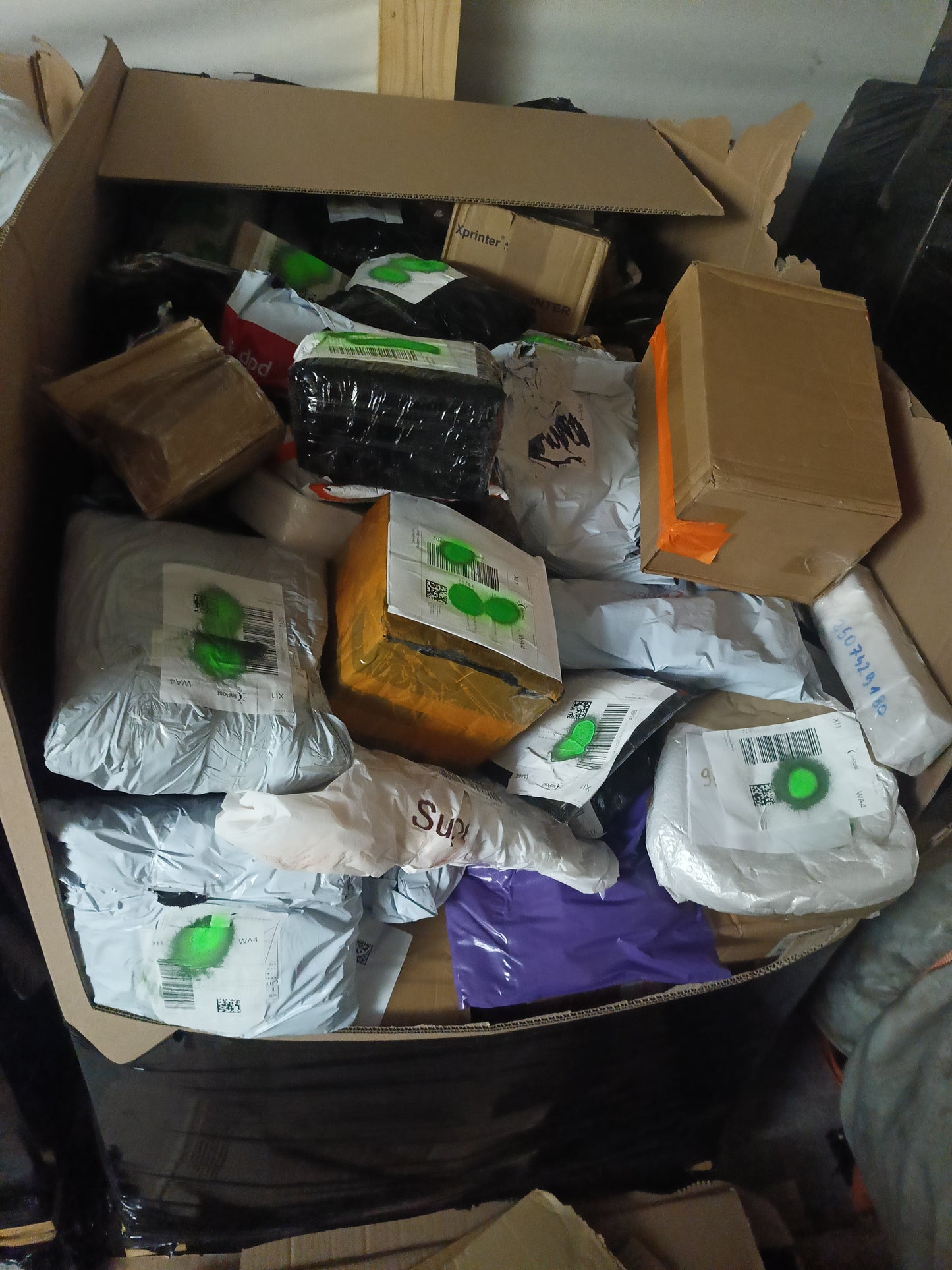 📦 Nieodebrane zwroty kurierskie – paczki niespodzianki 🎁